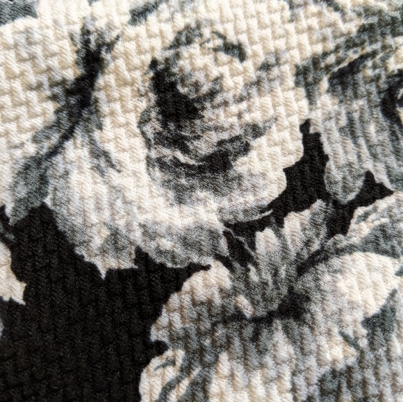 LuLaRoe Cassie Floral Black & White Skirt SMALL - Picture 8 of 9